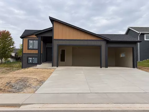 6143 Cody Ln NW, Rochester, MN 55901
