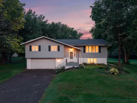 5705 Phoenix St, Golden Valley, MN 55422