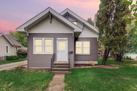 247 W 6th St, New Richmond, WI 54017