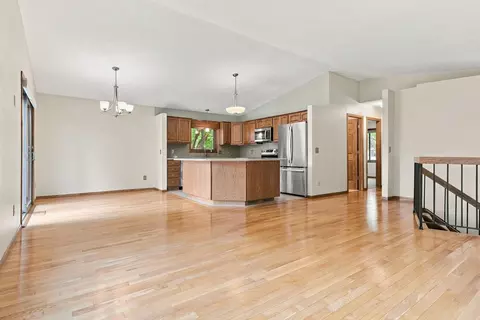 1980 Timber Wolf Trl N, Eagan, MN 55122