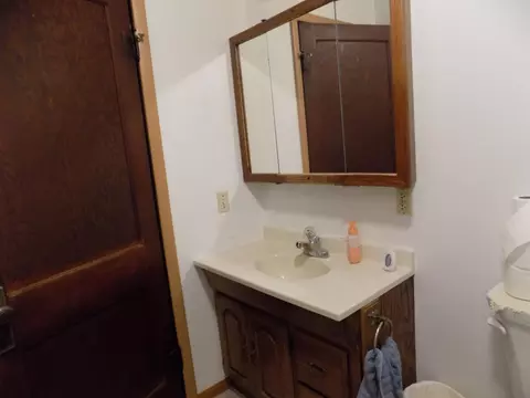 Bath - 113 Center St, Jackson, MN 56143 photo 2 of 2