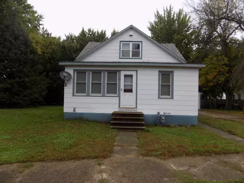 113 Center St, Jackson, MN 56143