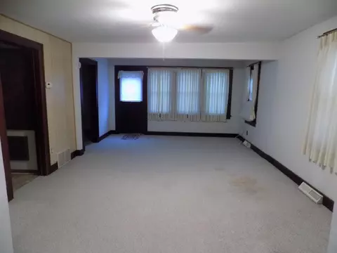 Living - 113 Center St, Jackson, MN 56143 photo 1 of 2