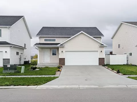2553 Fulton Loop S, Fargo, ND 58104