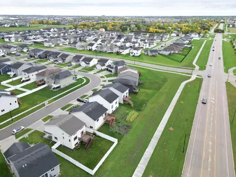View/Area - 2553 Fulton Loop S, Fargo, ND 58104 photo 6 of 7