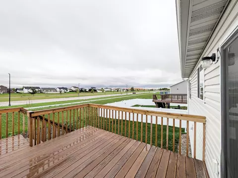 Exterior - 2553 Fulton Loop S, Fargo, ND 58104 photo 6 of 8