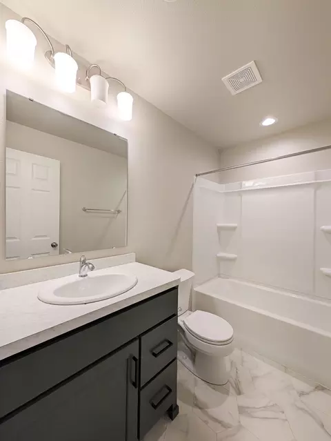 Bath - 2553 Fulton Loop S, Fargo, ND 58104 photo 5 of 5