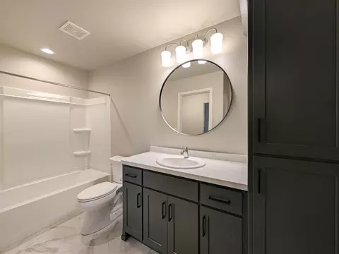 Bath - 2553 Fulton Loop S, Fargo, ND 58104 photo 3 of 5