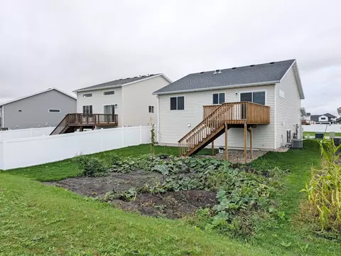 Exterior - 2553 Fulton Loop S, Fargo, ND 58104 photo 7 of 8