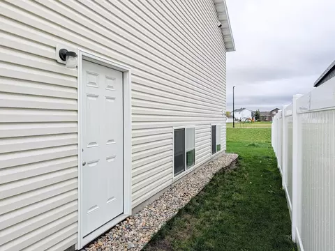 Exterior - 2553 Fulton Loop S, Fargo, ND 58104 photo 4 of 8