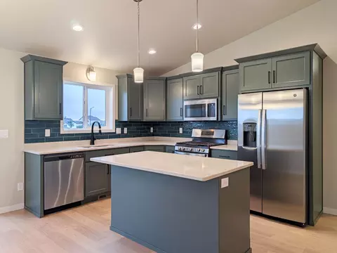 Kitchen - 2553 Fulton Loop S, Fargo, ND 58104 photo 2 of 6