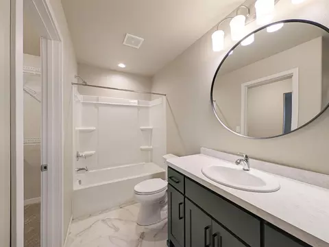 Bath - 2553 Fulton Loop S, Fargo, ND 58104 photo 1 of 5