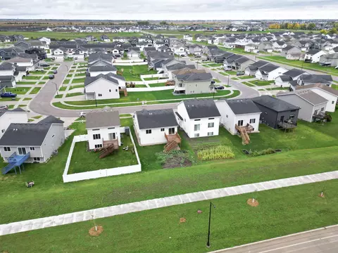View/Area - 2553 Fulton Loop S, Fargo, ND 58104 photo 5 of 7