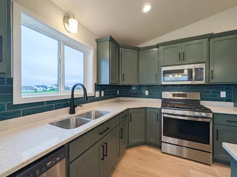 Kitchen - 2553 Fulton Loop S, Fargo, ND 58104 photo 3 of 6