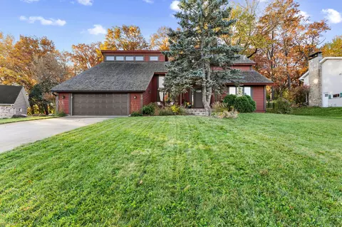 73 Deer Hills Ct, North Oaks, MN 55127
