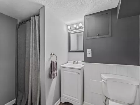 Bath - 4247 Sandstone Dr, Eagan, MN 55122 photo 3 of 3