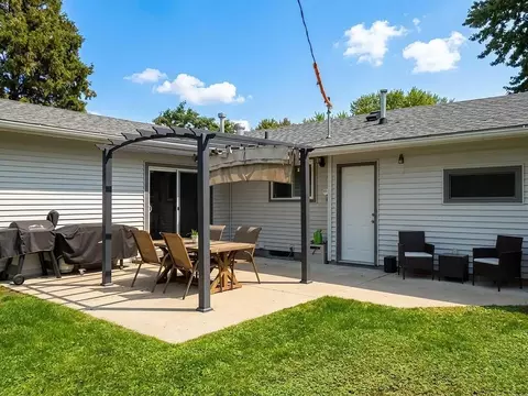 Exterior - 4247 Sandstone Dr, Eagan, MN 55122 photo 3 of 4