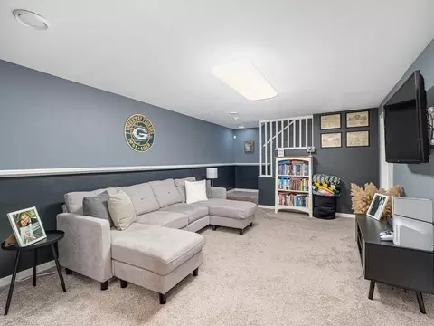 Living - 4247 Sandstone Dr, Eagan, MN 55122 photo 6 of 6