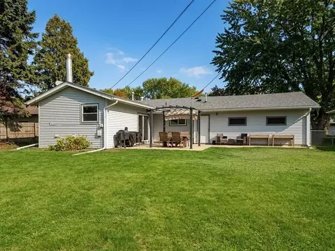 Exterior - 4247 Sandstone Dr, Eagan, MN 55122 photo 2 of 4