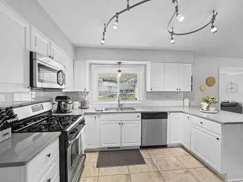 Kitchen - 4247 Sandstone Dr, Eagan, MN 55122 photo 1 of 2