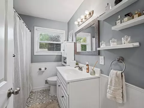 Bath - 4247 Sandstone Dr, Eagan, MN 55122 photo 1 of 3