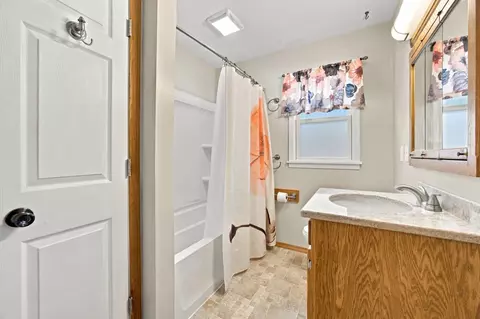 Bath - 809 16th St S, Fargo, ND 58103 photo 1 of 2
