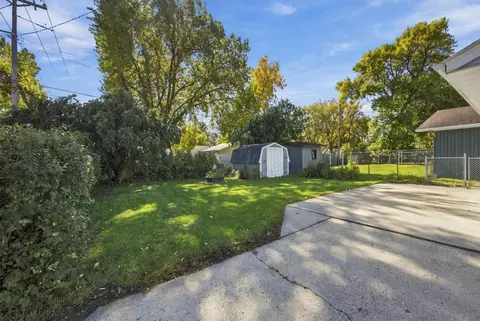 Exterior - 809 16th St S, Fargo, ND 58103 photo 3 of 5