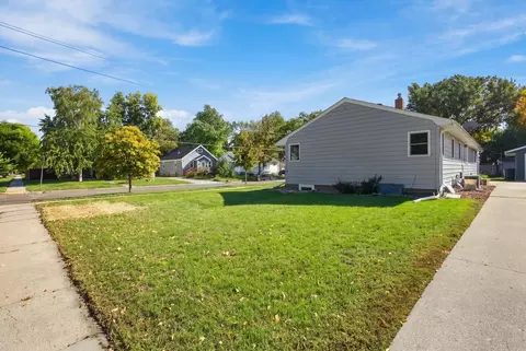 Exterior - 809 16th St S, Fargo, ND 58103 photo 5 of 5