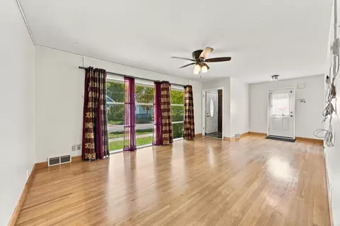 Living - 809 16th St S, Fargo, ND 58103 photo 3 of 6