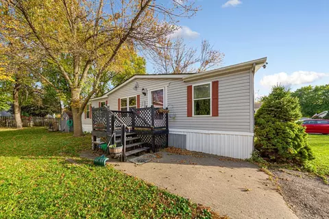 107 Hilton Ct, Mankato, MN 56001