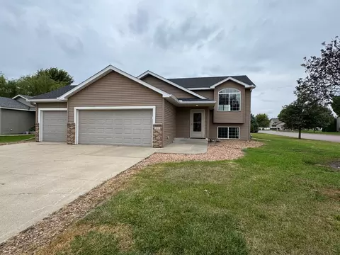 100 Olympic Ct, Mankato, MN 56001
