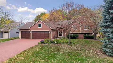 8685 Sycamore Ln N, Maple Grove, MN 55369