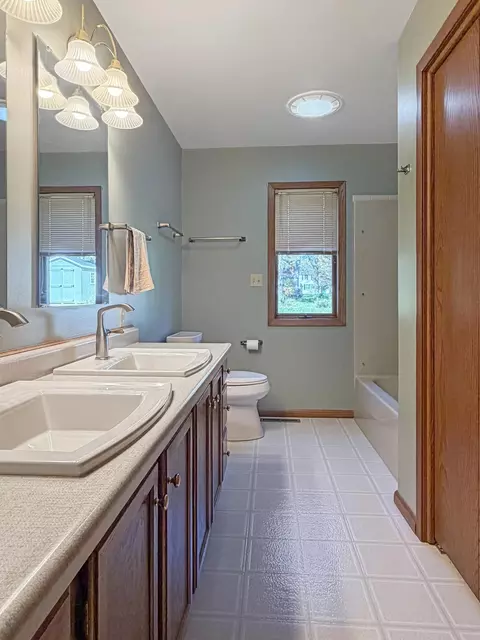 Bath - 207 E Hollett St, Tracy, MN 56175 photo 1 of 6