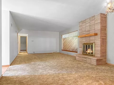 Living - 207 E Hollett St, Tracy, MN 56175 photo 5 of 7
