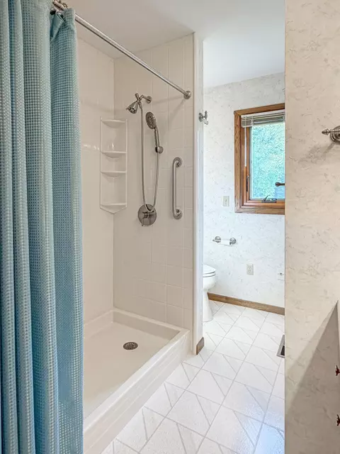 Bath - 207 E Hollett St, Tracy, MN 56175 photo 4 of 6