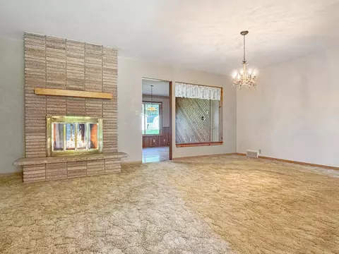 Living - 207 E Hollett St, Tracy, MN 56175 photo 4 of 7