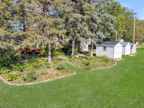 Exterior - 207 E Hollett St, Tracy, MN 56175 photo 4 of 6