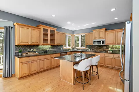 8197 Drexel Ct, Eden Prairie, MN 55347