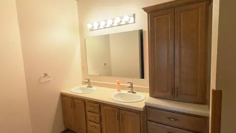 Bath - 1106 Devito St #6, Marshall, MN 56258 photo 3 of 3