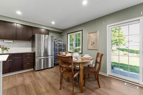Dining - 3304 River Bluff Dr #75, Eagan, MN 55121 photo 1 of 2