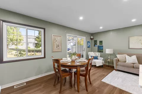 Dining - 3304 River Bluff Dr #75, Eagan, MN 55121 photo 2 of 2