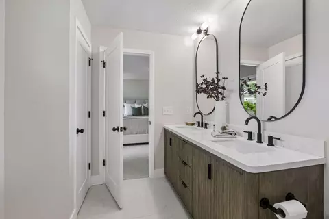 Bath - 5724 Code Ave, Edina, MN 55436 photo 4 of 8