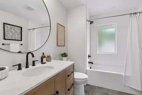 Bath - 5724 Code Ave, Edina, MN 55436 photo 5 of 8