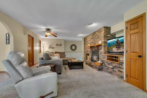 Living - 802 Aldon Dr, Saint Cloud, MN 56301 photo 3 of 5