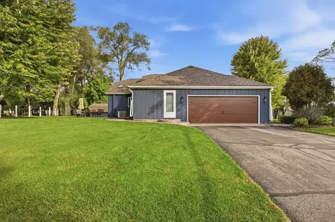 Exterior - 802 Aldon Dr, Saint Cloud, MN 56301 photo 4 of 8