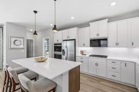 1712 Oak Creek Dr, Chaska, MN 55318
