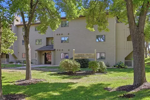 925 Bahls Dr #102, Hastings, MN 55033