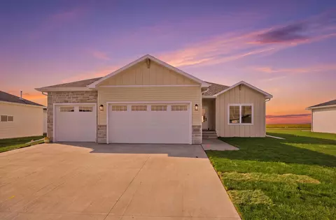 4288 Pine Pkwy S, Fargo, ND 58104