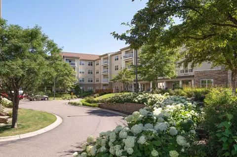 5650 Boone Ave N #319, New Hope, MN 55428