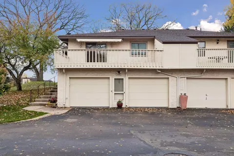 2032 Charlton Rdg, West Saint Paul, MN 55118